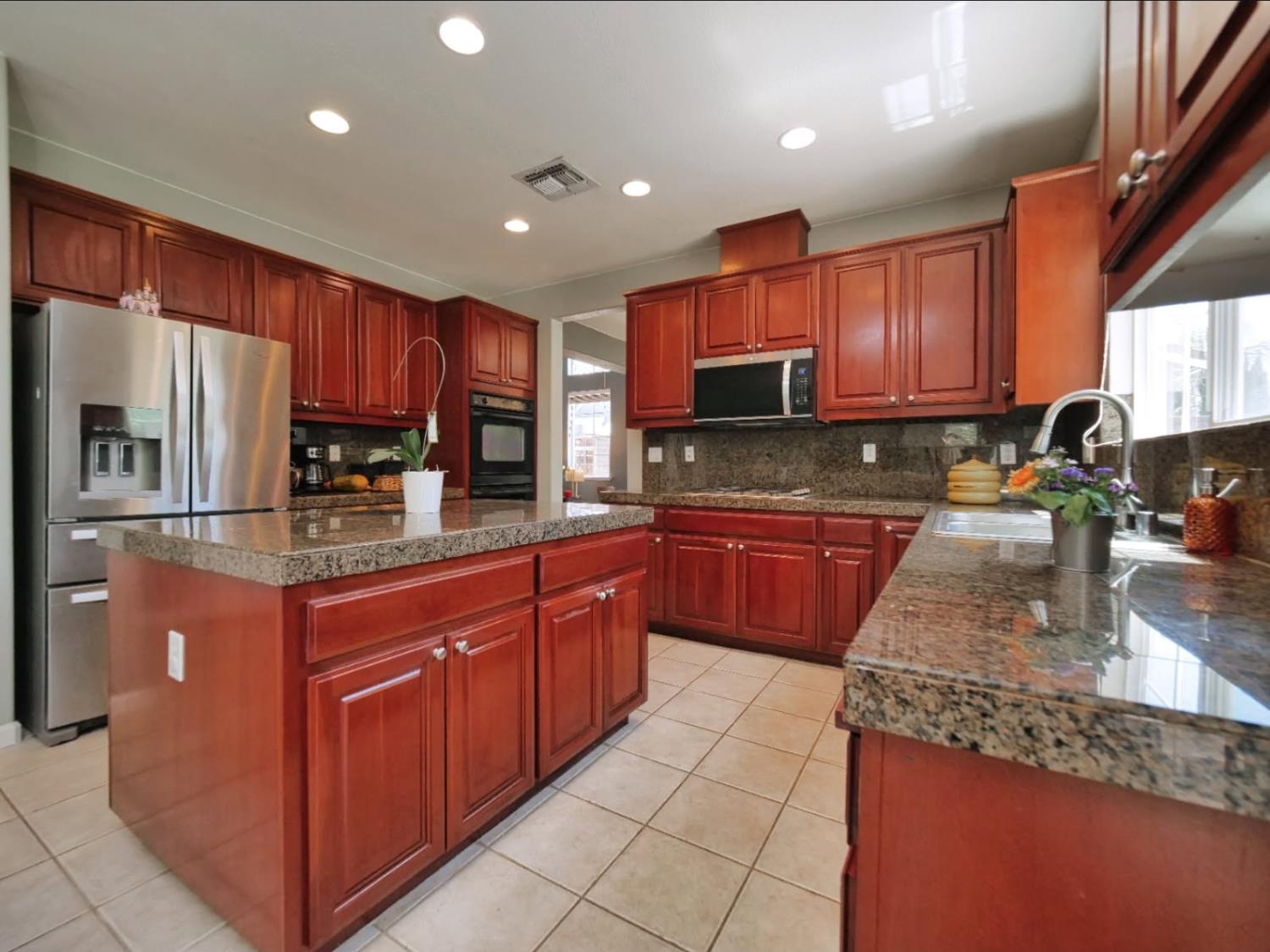Detail Gallery Image 8 of 15 For 1242 Tulloch Dr, Tracy,  CA 95304 - 5 Beds | 3 Baths