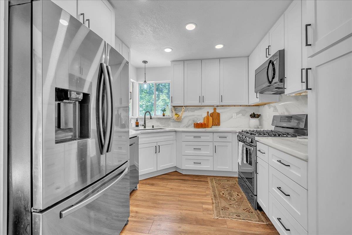 Detail Gallery Image 11 of 36 For 820 Estey Way, Placerville,  CA 95667 - 3 Beds | 2 Baths