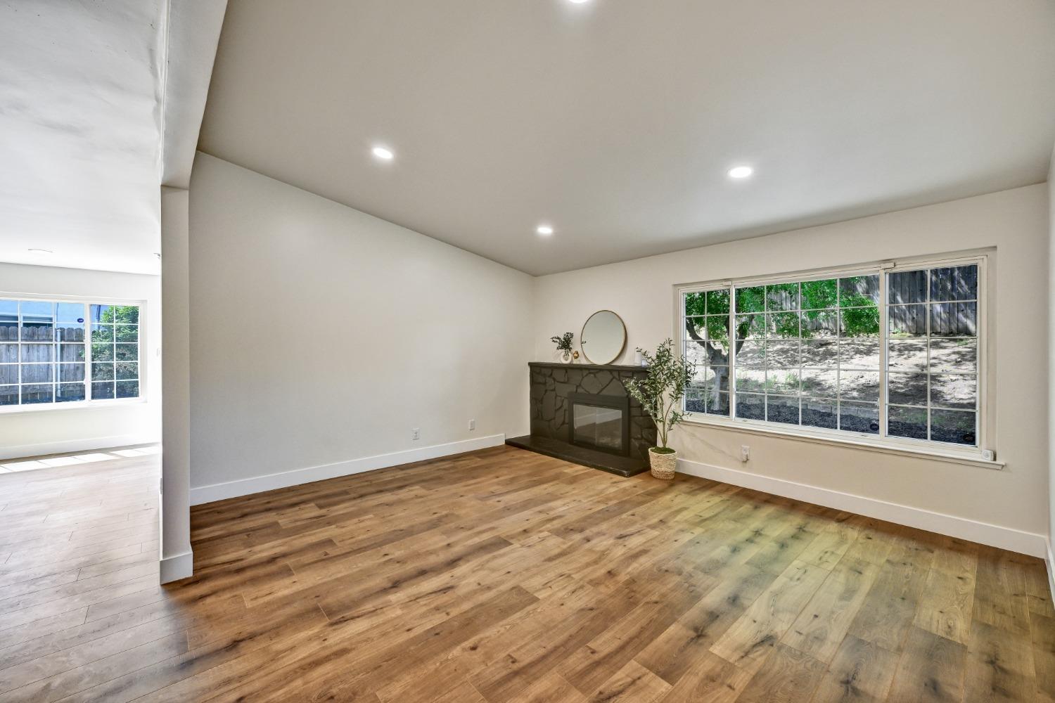 Detail Gallery Image 8 of 34 For 6300 Tanbark Ct, Citrus Heights,  CA 95621 - 3 Beds | 2 Baths