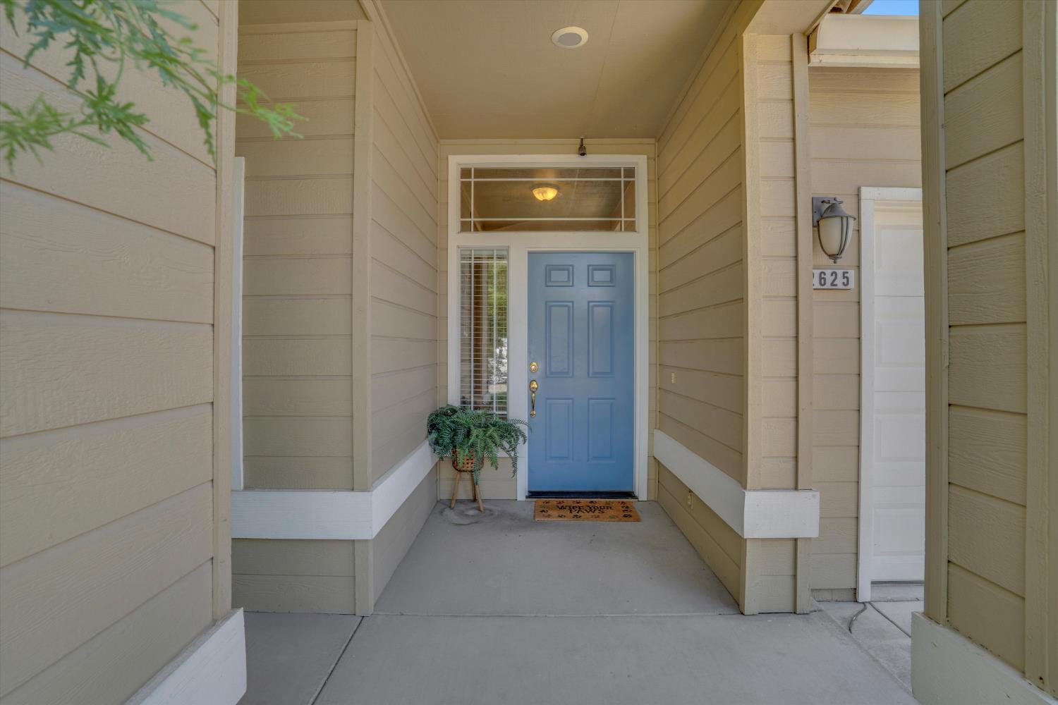 Detail Gallery Image 2 of 32 For 2625 Carmichael Way, Turlock,  CA 95382 - 3 Beds | 2 Baths