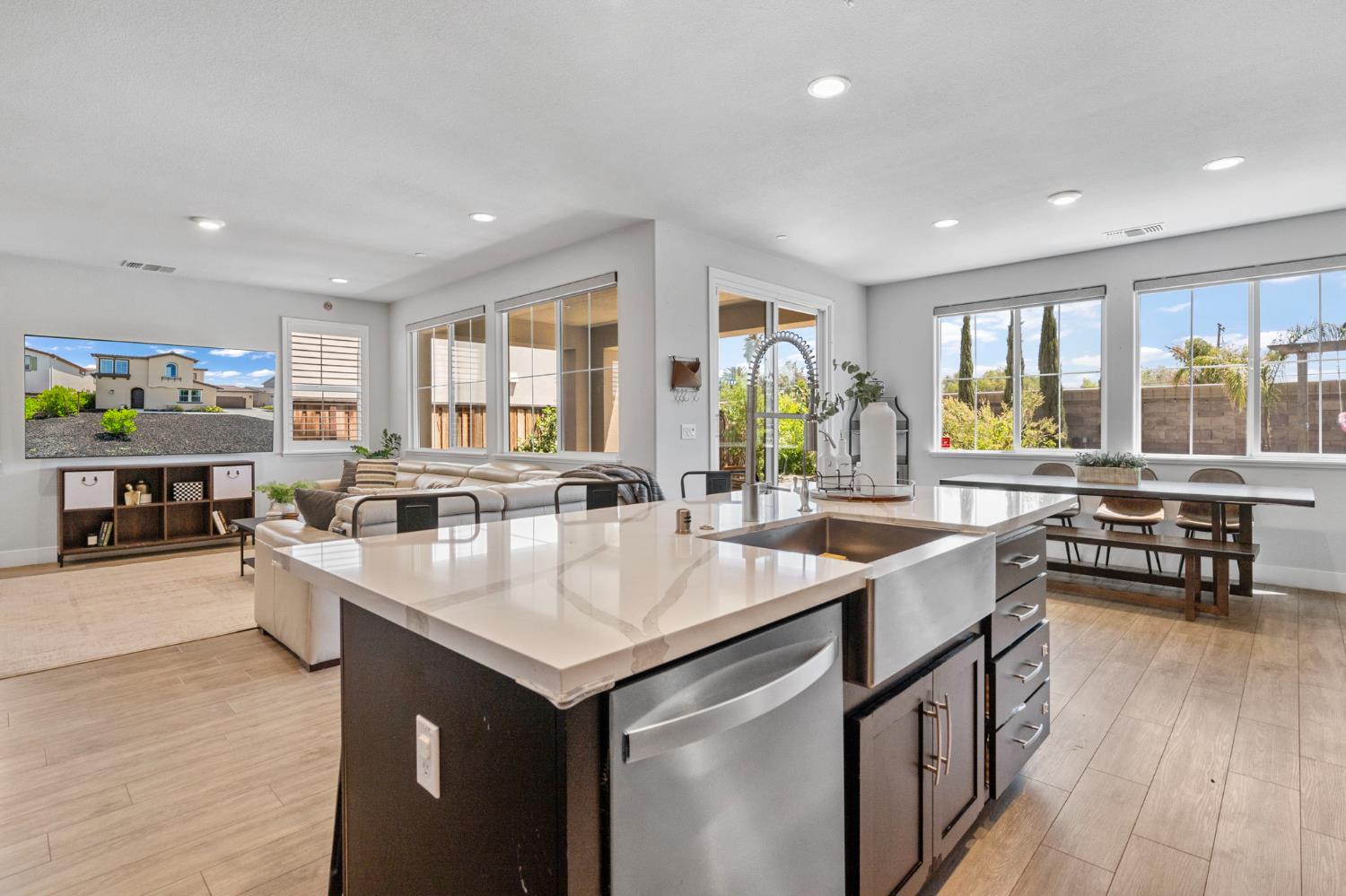 Detail Gallery Image 20 of 57 For 344 W Hopkins Ct, Mountain House,  CA 95391 - 4 Beds | 3 Baths