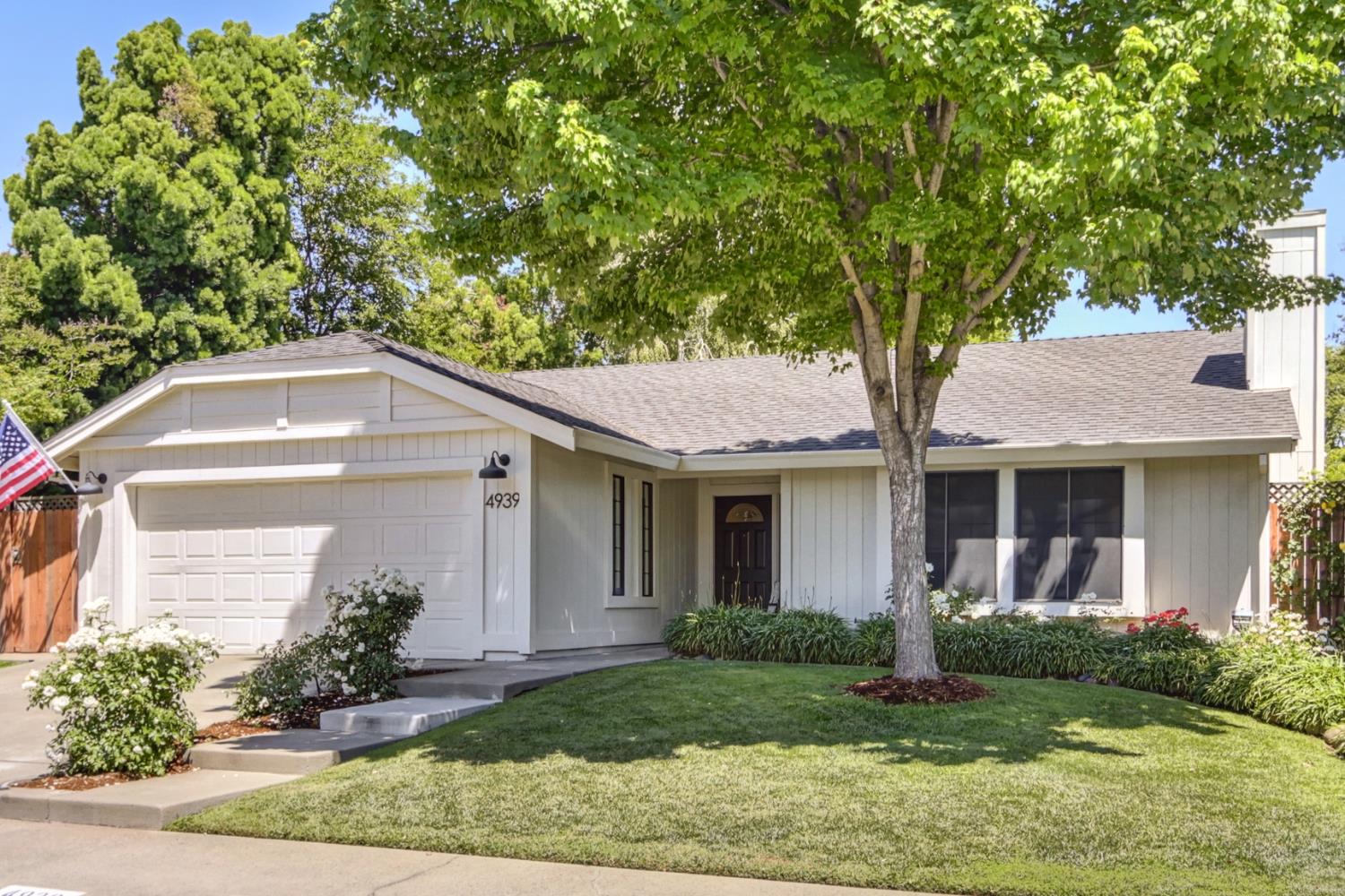 Detail Gallery Image 1 of 38 For 4939 Kurz Cir, Carmichael,  CA 95608 - 3 Beds | 2 Baths
