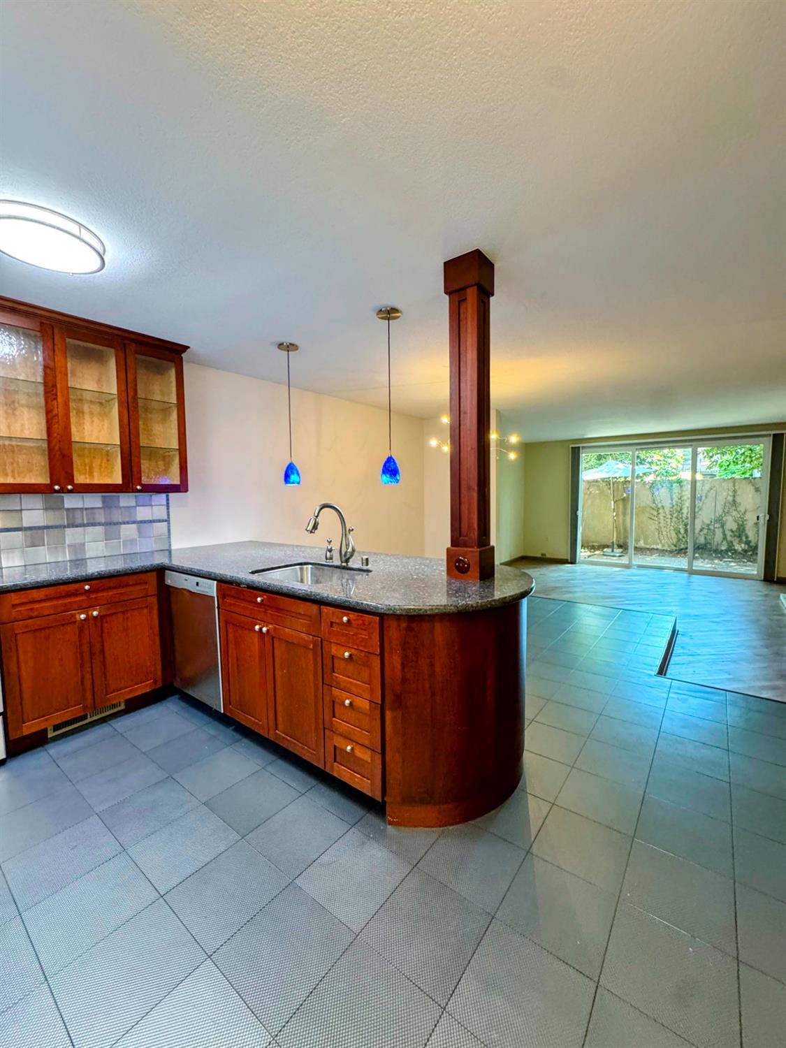 Photo #6: 225066822 Listing: Photo #6