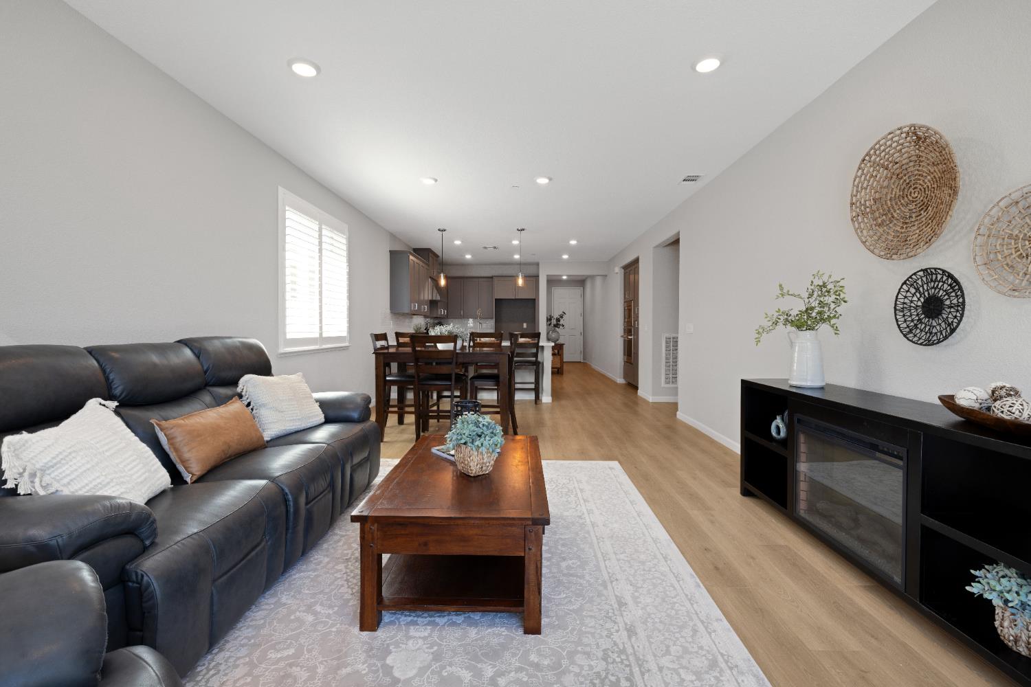 Detail Gallery Image 11 of 41 For 1687 Carson River Loop, Lincoln,  CA 95648 - 2 Beds | 2 Baths