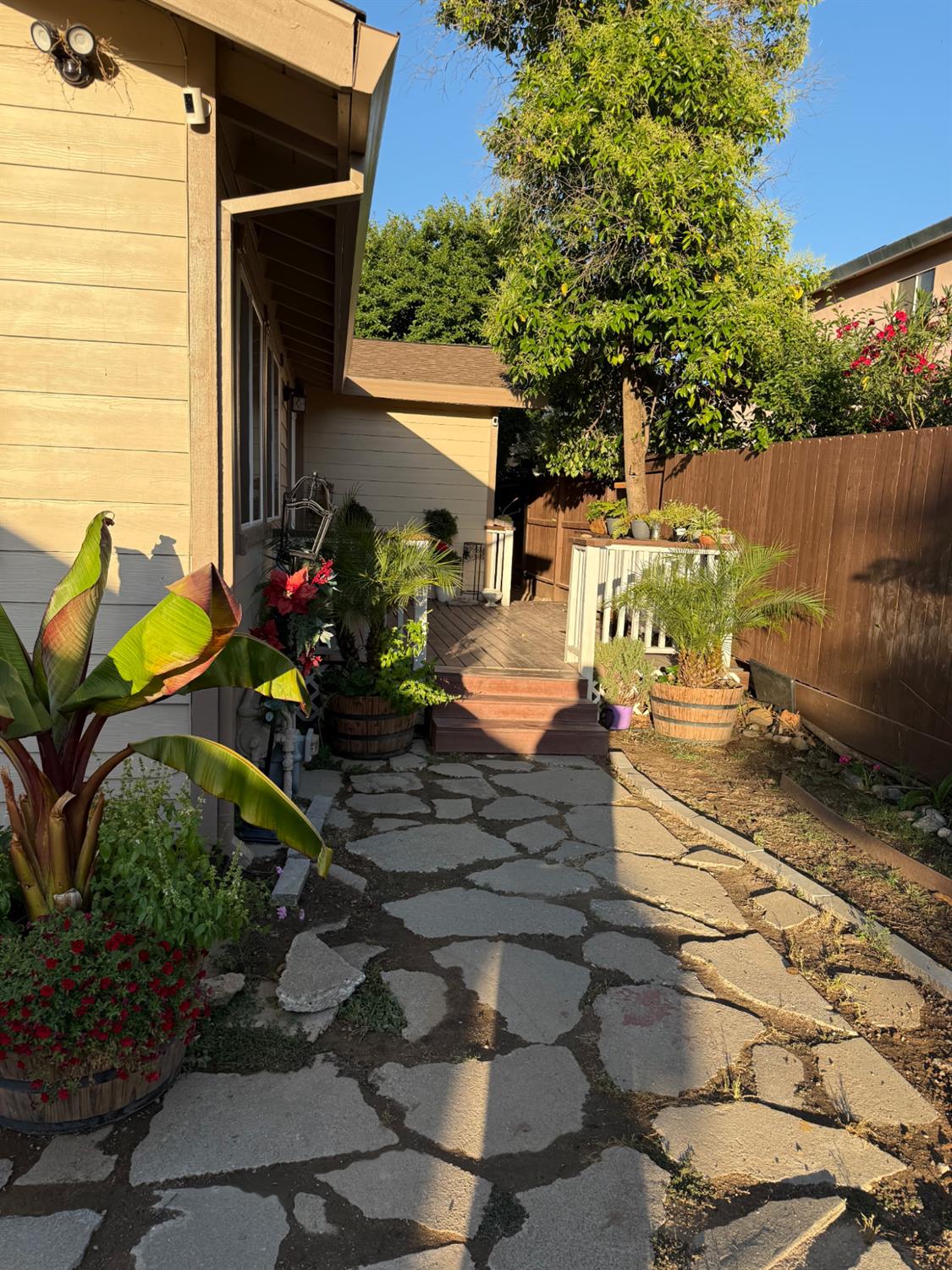 Detail Gallery Image 3 of 9 For 1748 Richmond St, Sacramento,  CA 95825 - 4 Beds | 2 Baths