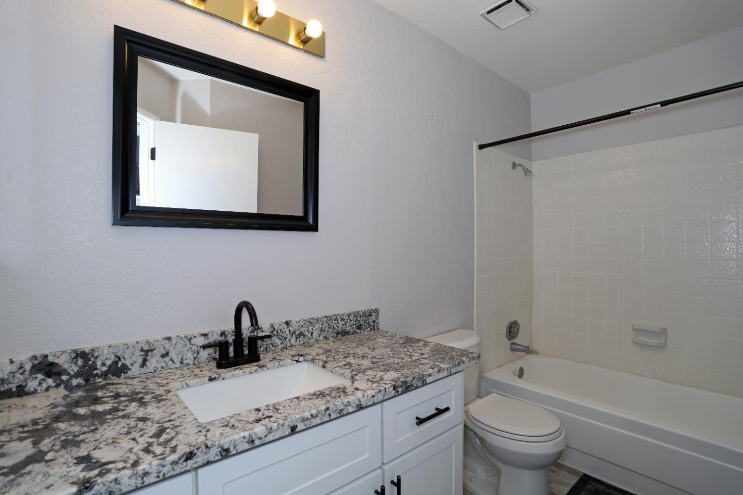 Detail Gallery Image 16 of 25 For 1928 University Park Dr, Sacramento,  CA 95825 - 3 Beds | 2/1 Baths