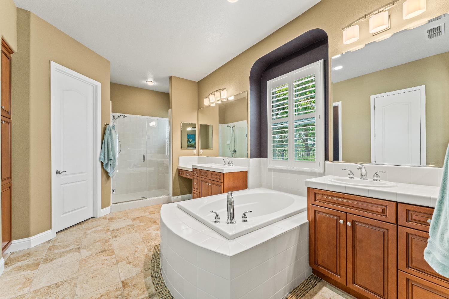 Detail Gallery Image 20 of 31 For 9535 Pinehurst Dr, Roseville,  CA 95747 - 4 Beds | 4 Baths