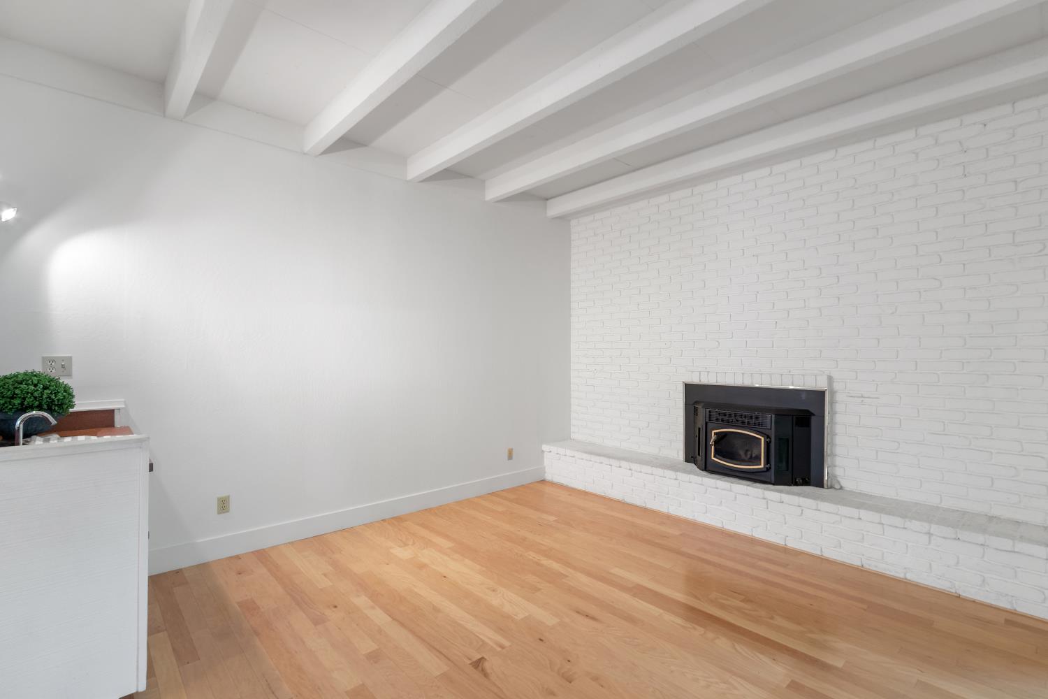 Detail Gallery Image 9 of 48 For 815 Commons Dr, Sacramento,  CA 95825 - 2 Beds | 2 Baths