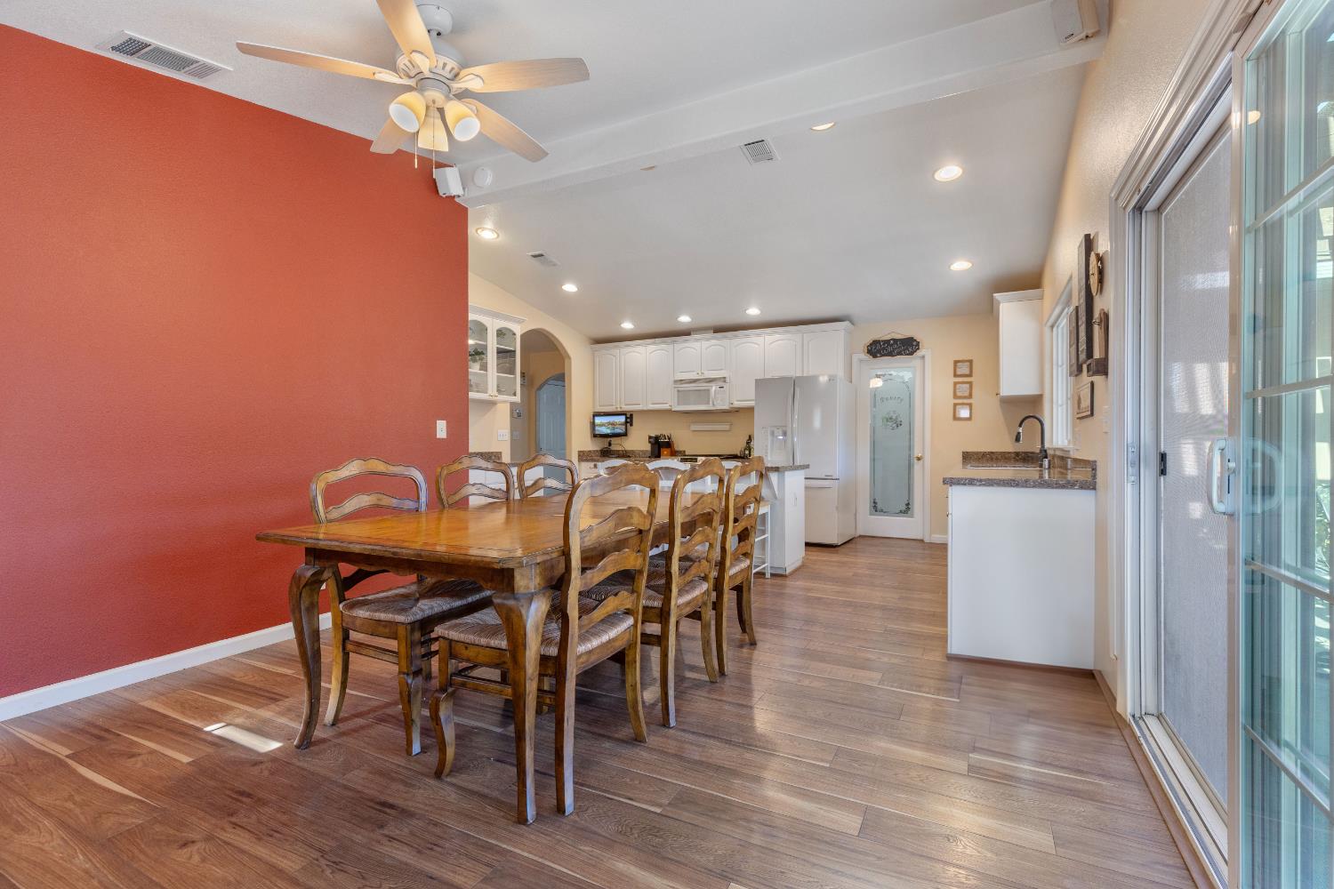 Detail Gallery Image 13 of 31 For 5001 Boyd Dr, Carmichael,  CA 95608 - 3 Beds | 2 Baths