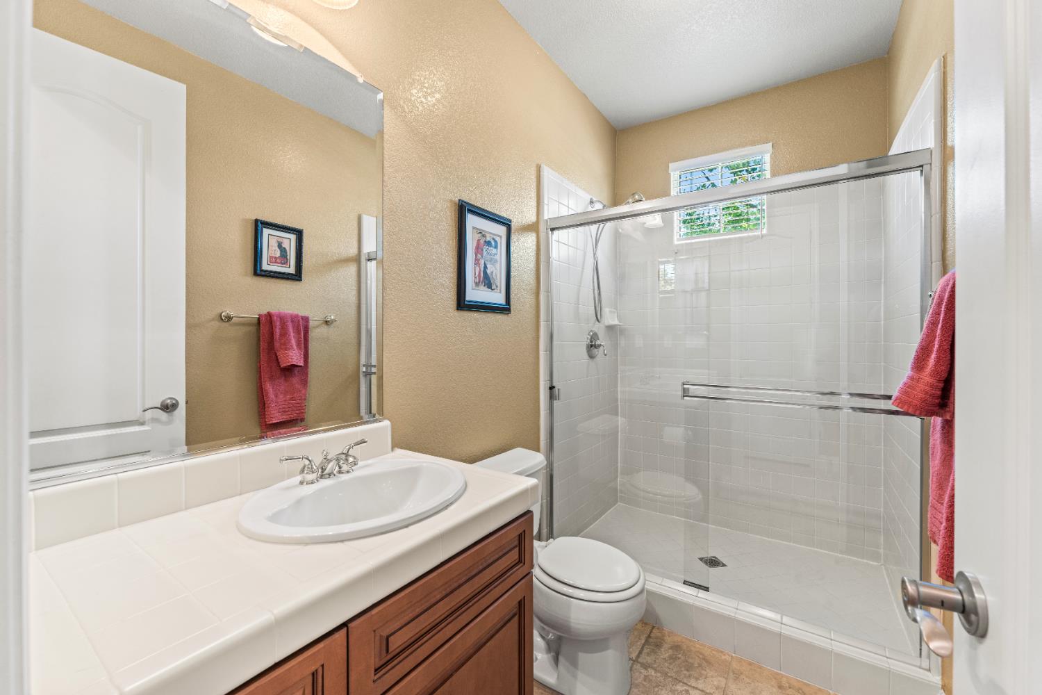 Detail Gallery Image 12 of 31 For 9535 Pinehurst Dr, Roseville,  CA 95747 - 4 Beds | 4 Baths