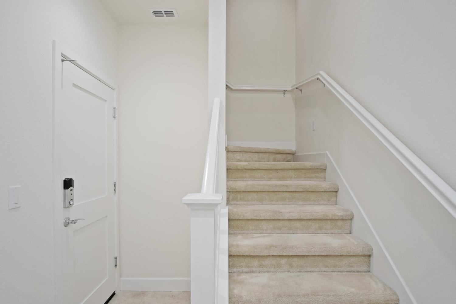 Detail Gallery Image 3 of 33 For 375 Basswood #3,  Livermore,  CA 94551 - 2 Beds | 2/1 Baths