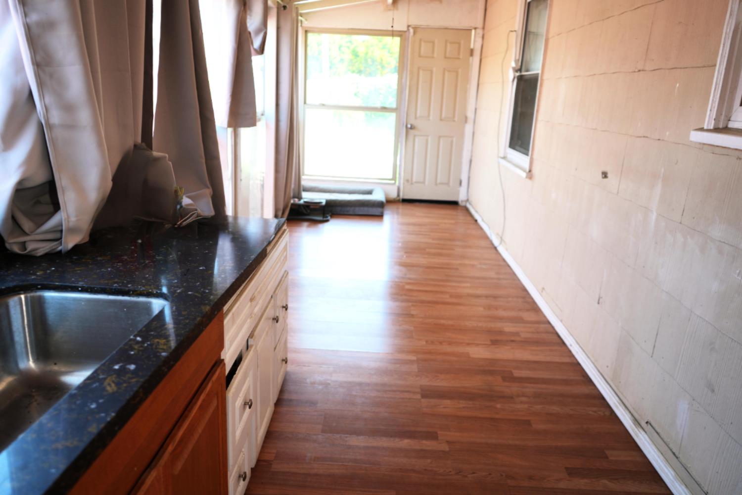 Detail Gallery Image 10 of 13 For 24862 Soto Rd, Hayward,  CA 94544 - 2 Beds | 1 Baths