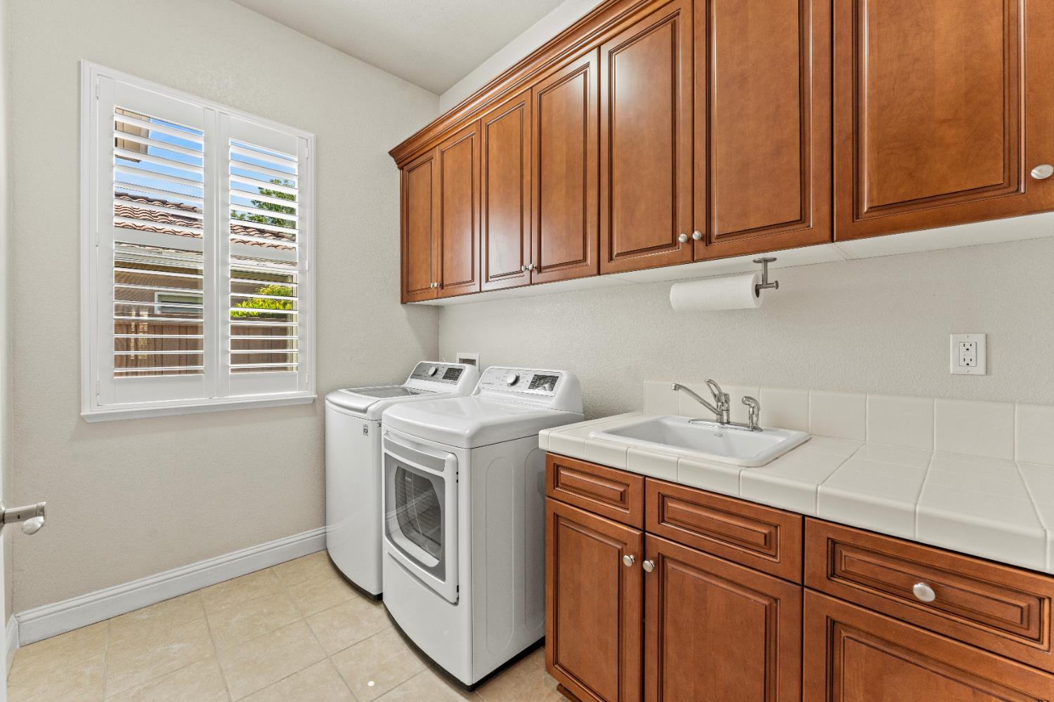 Detail Gallery Image 15 of 31 For 9535 Pinehurst Dr, Roseville,  CA 95747 - 4 Beds | 4 Baths