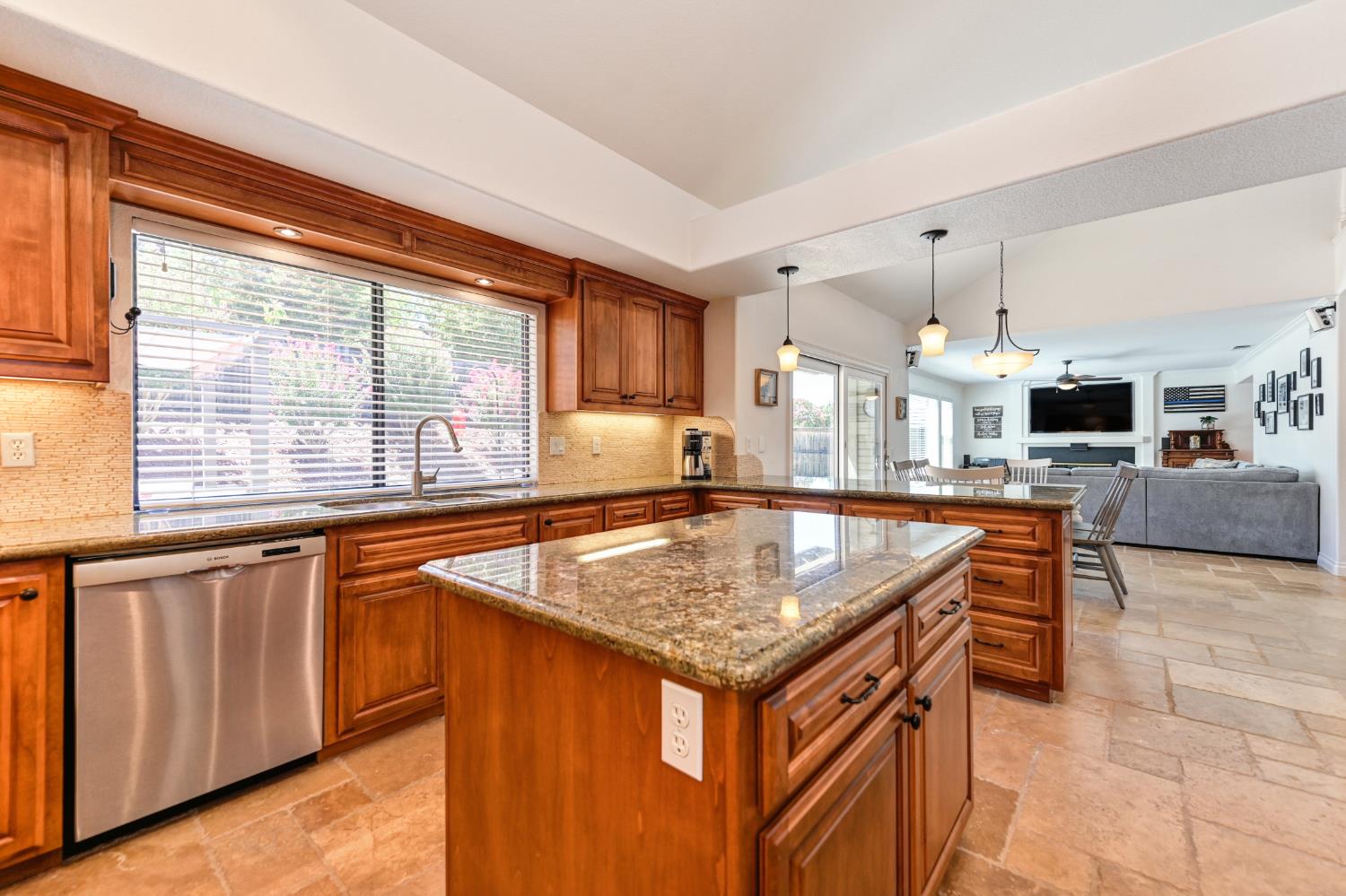 Detail Gallery Image 12 of 43 For 5313 Thunder Ridge Cir, Rocklin,  CA 95765 - 4 Beds | 3 Baths
