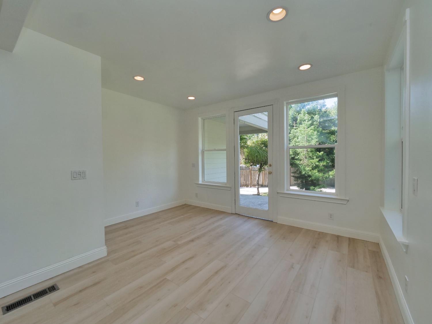 Detail Gallery Image 13 of 77 For 3710 Clover Valley Rd, Rocklin,  CA 95677 - 4 Beds | 3/1 Baths