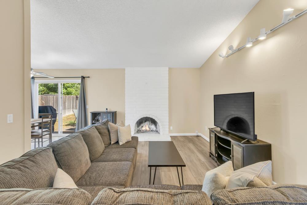 Detail Gallery Image 9 of 55 For 6428 Carmelwood Dr, Citrus Heights,  CA 95621 - 3 Beds | 2 Baths