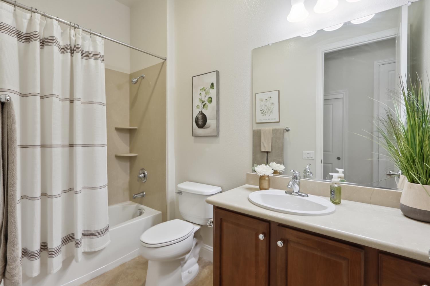 Detail Gallery Image 27 of 43 For 2398 Langtree Dr, Roseville,  CA 95747 - 2 Beds | 2 Baths