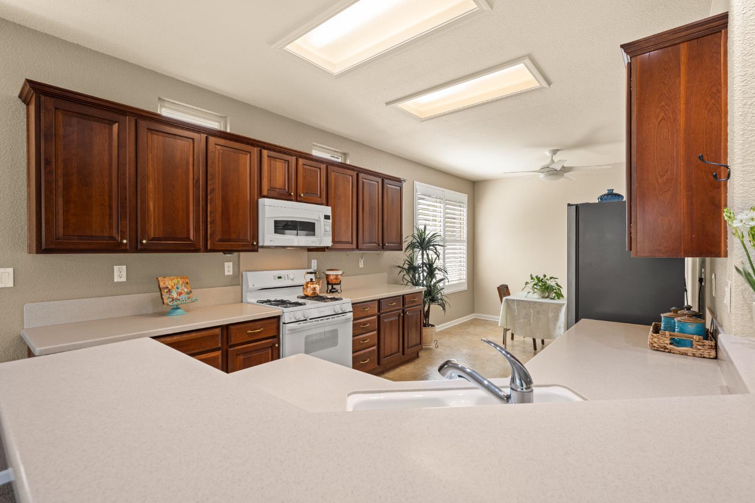 Detail Gallery Image 7 of 40 For 1018 Stone Pine Ln, Lincoln,  CA 95648 - 2 Beds | 2 Baths