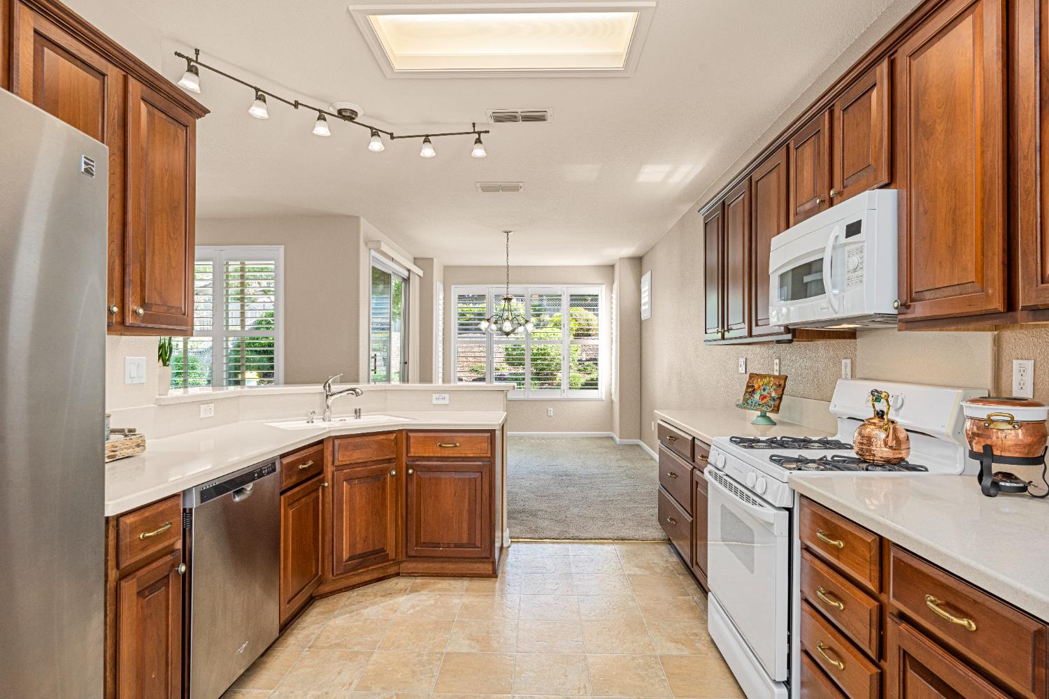 Detail Gallery Image 11 of 40 For 1018 Stone Pine Ln, Lincoln,  CA 95648 - 2 Beds | 2 Baths