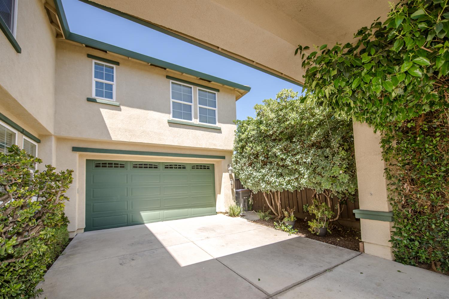 Detail Gallery Image 3 of 38 For 2363 Ackley Pl, Woodland,  CA 95776 - 5 Beds | 4 Baths