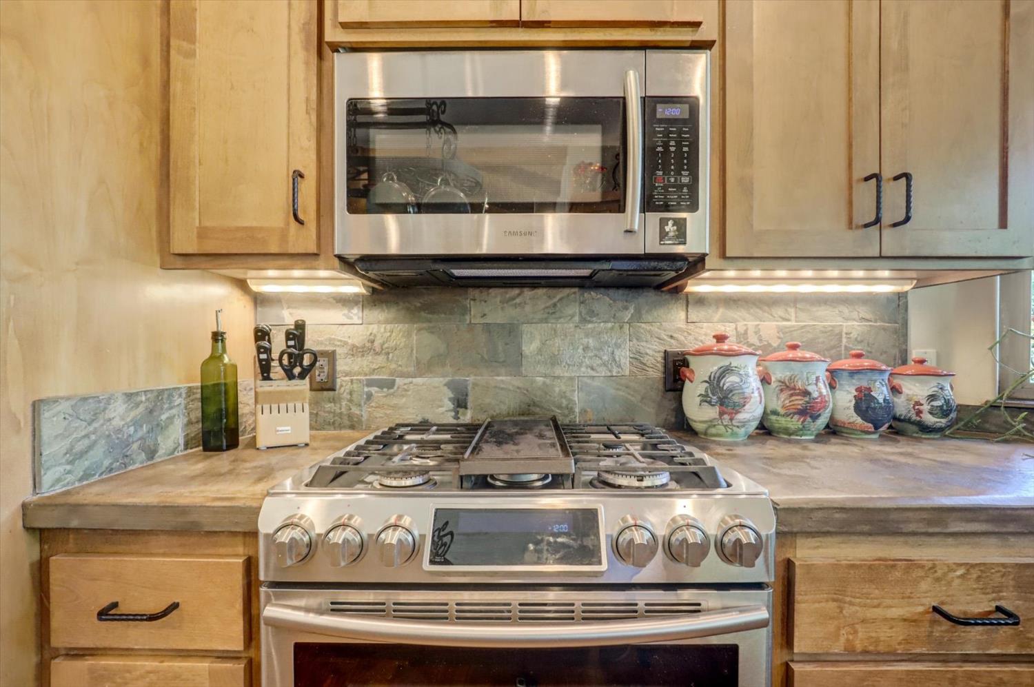 Detail Gallery Image 15 of 97 For 17620 Red Ball Cir, Grass Valley,  CA 95949 - 2 Beds | 2 Baths