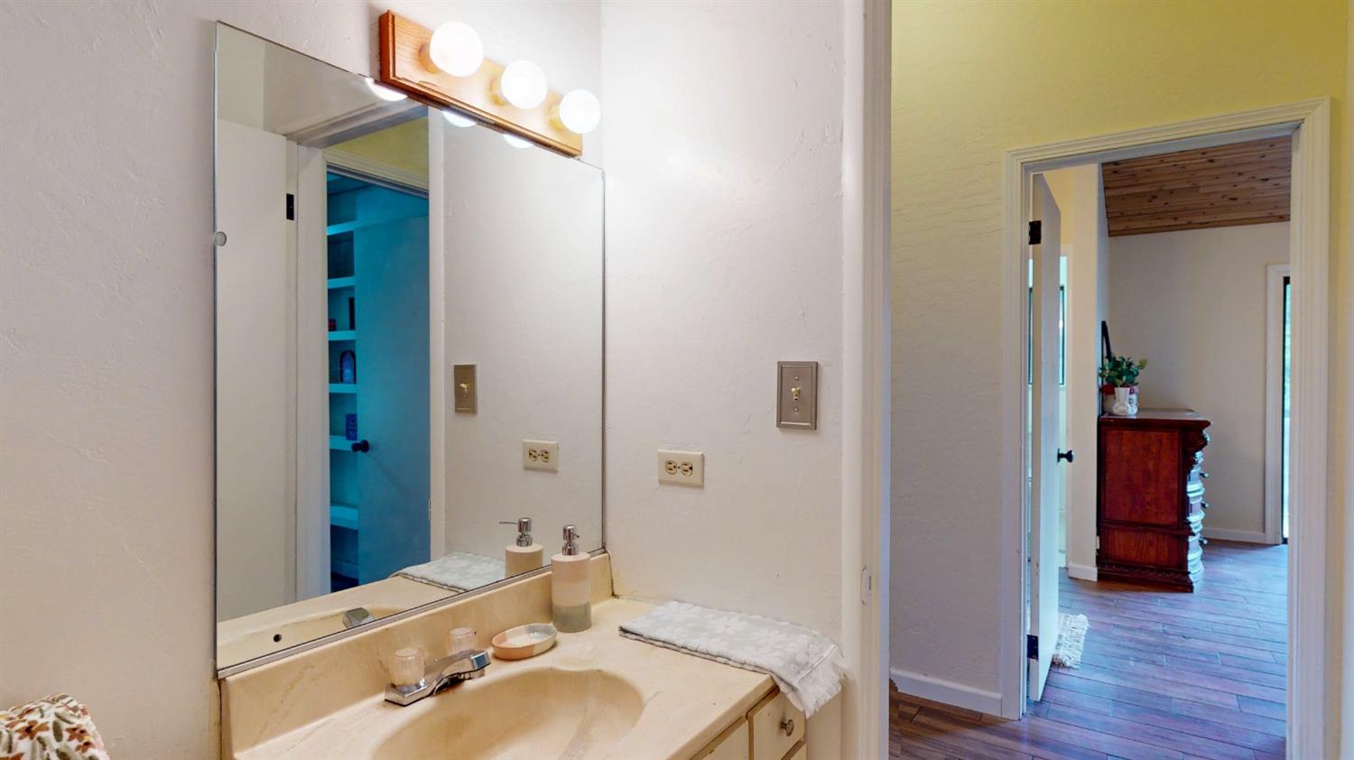 Detail Gallery Image 17 of 25 For 10128 Mills Rd, Grass Valley,  CA 95945 - 2 Beds | 2 Baths