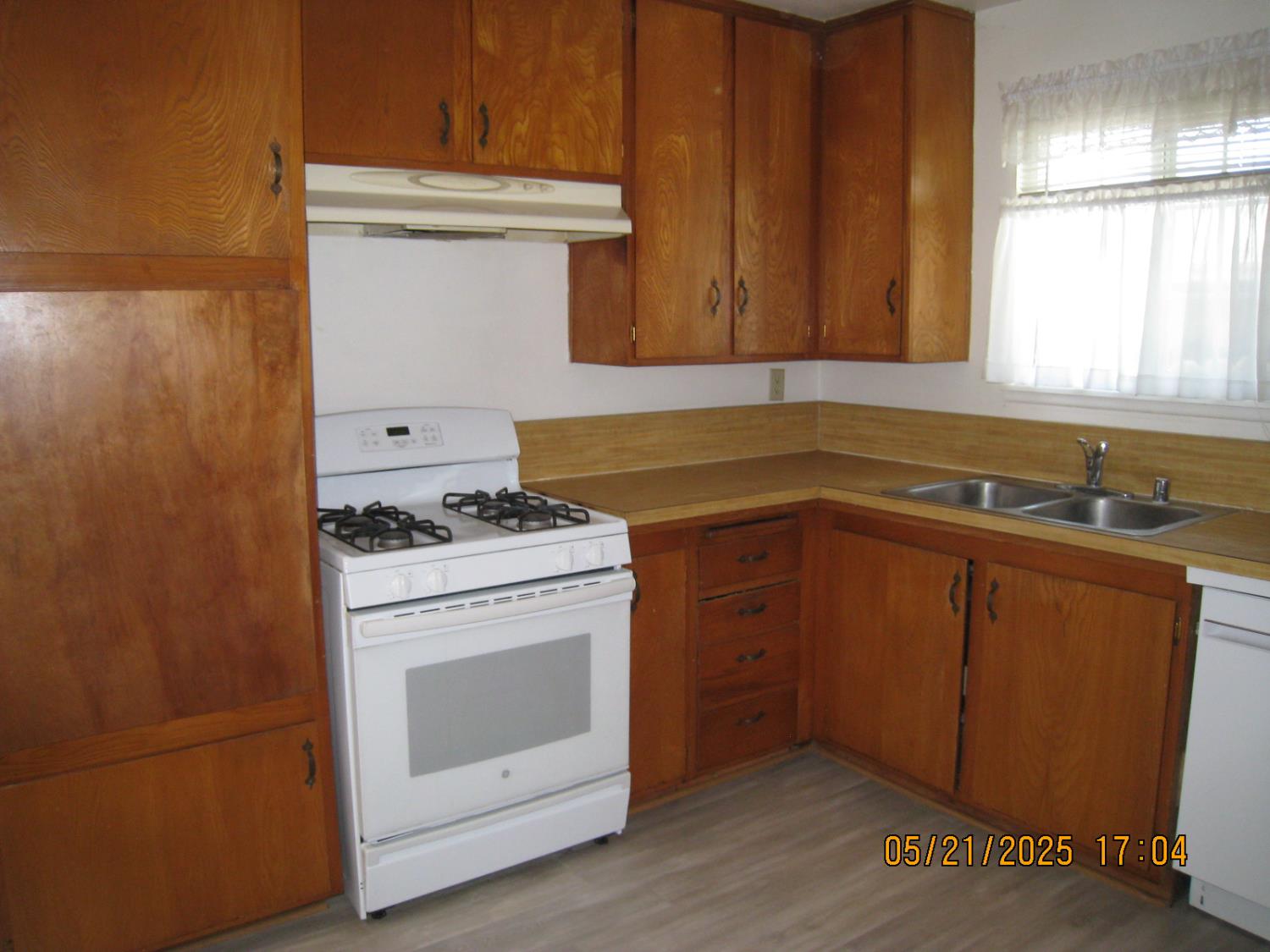 Detail Gallery Image 7 of 25 For 633 Skylark Ave, Los Banos,  CA 93635 - 3 Beds | 2 Baths