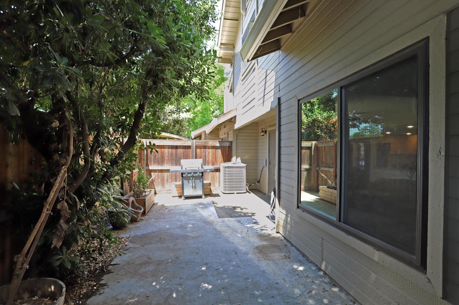 Detail Gallery Image 23 of 25 For 1928 University Park Dr, Sacramento,  CA 95825 - 3 Beds | 2/1 Baths