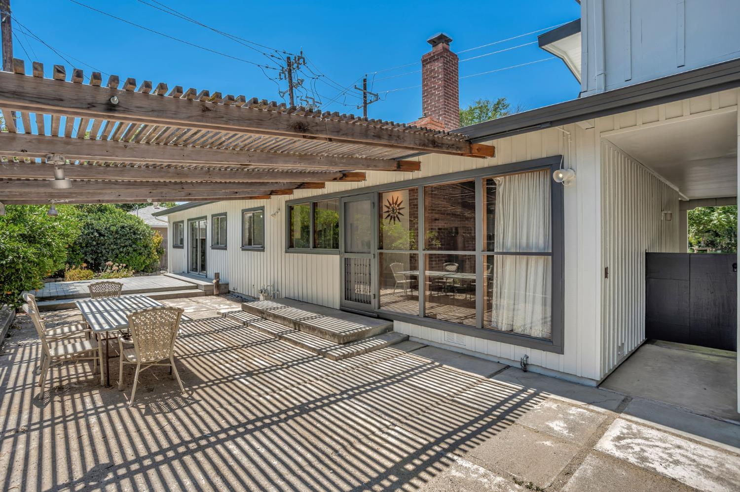 Detail Gallery Image 24 of 28 For 916 B St, Davis,  CA 95616 - 3 Beds | 3 Baths