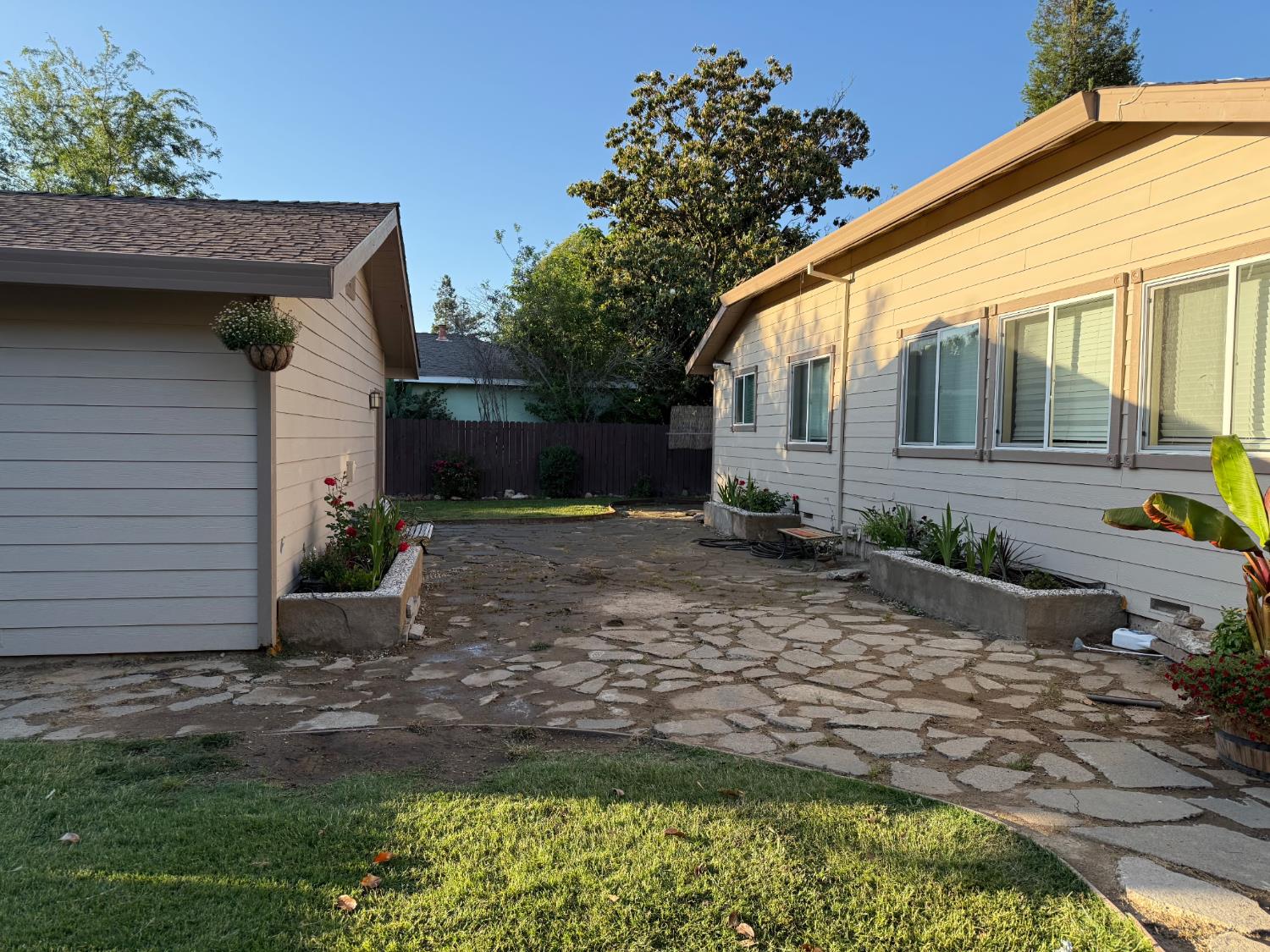 Detail Gallery Image 4 of 9 For 1748 Richmond St, Sacramento,  CA 95825 - 4 Beds | 2 Baths