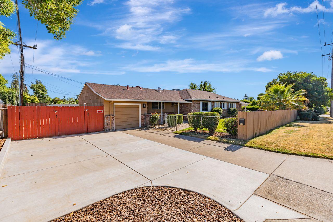 Detail Gallery Image 6 of 72 For 4130 Arden Way, Sacramento,  CA 95864 - – Beds | – Baths