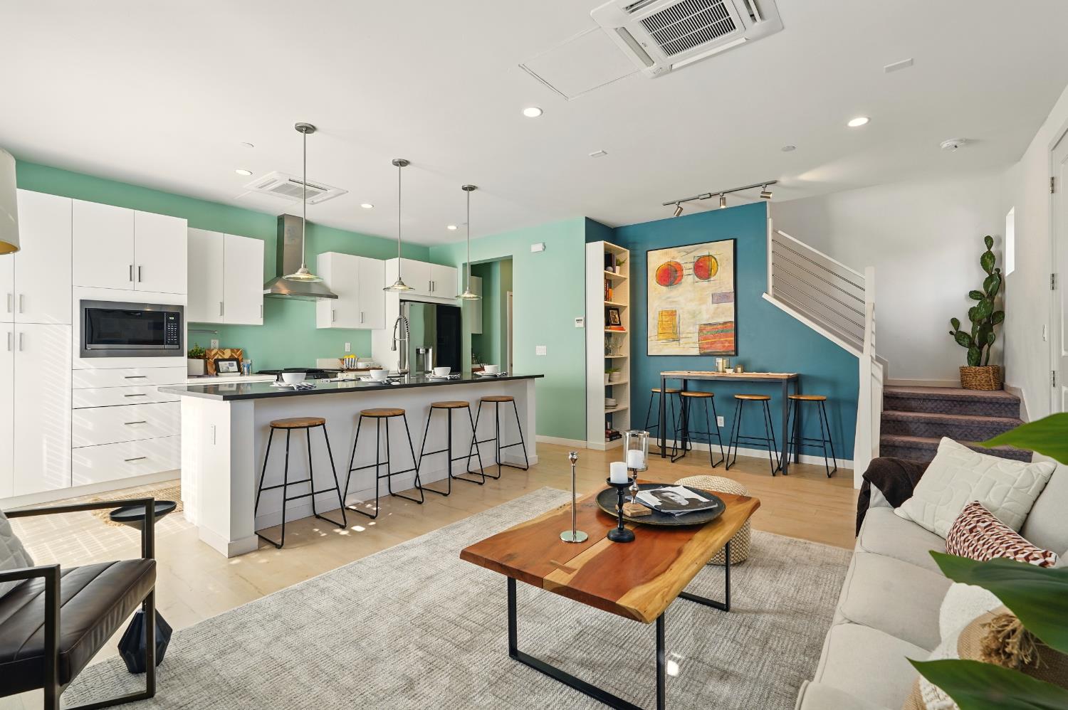 Detail Gallery Image 8 of 25 For 2601 Cleat Ln, Sacramento,  CA 95818 - 2 Beds | 2/1 Baths