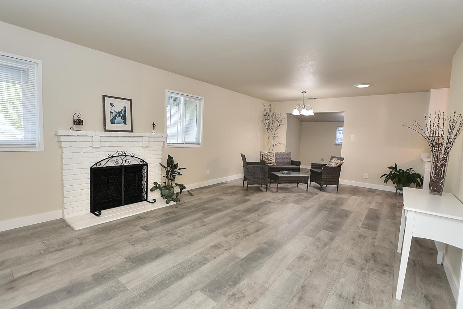 Detail Gallery Image 6 of 20 For 5615 Arlyn Way, Fair Oaks,  CA 95628 - 3 Beds | 1 Baths