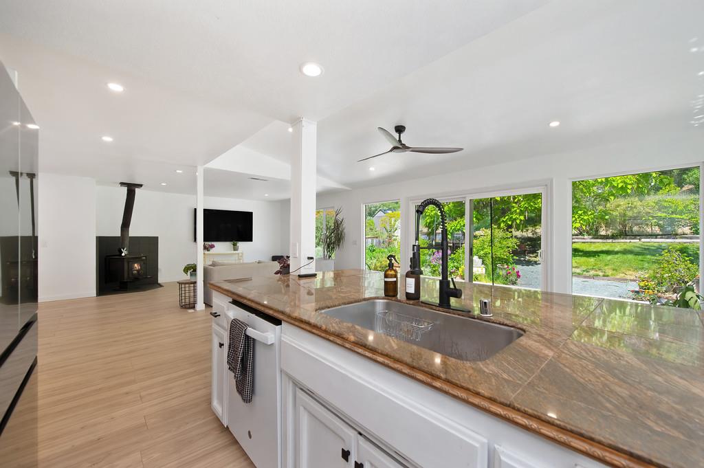 Detail Gallery Image 19 of 68 For 17725 Lake Forest Dr, Penn Valley,  CA 95946 - 3 Beds | 2 Baths