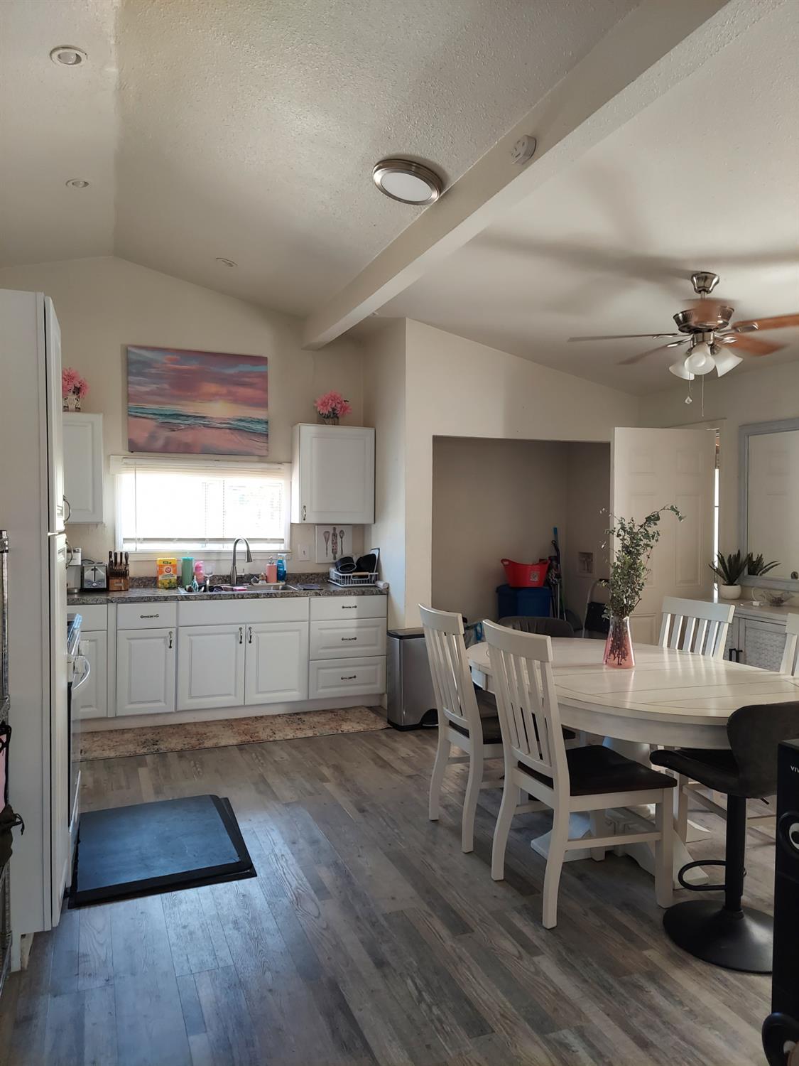 Detail Gallery Image 4 of 8 For 202 Spruce St, Modesto,  CA 95351 - 2 Beds | 1 Baths