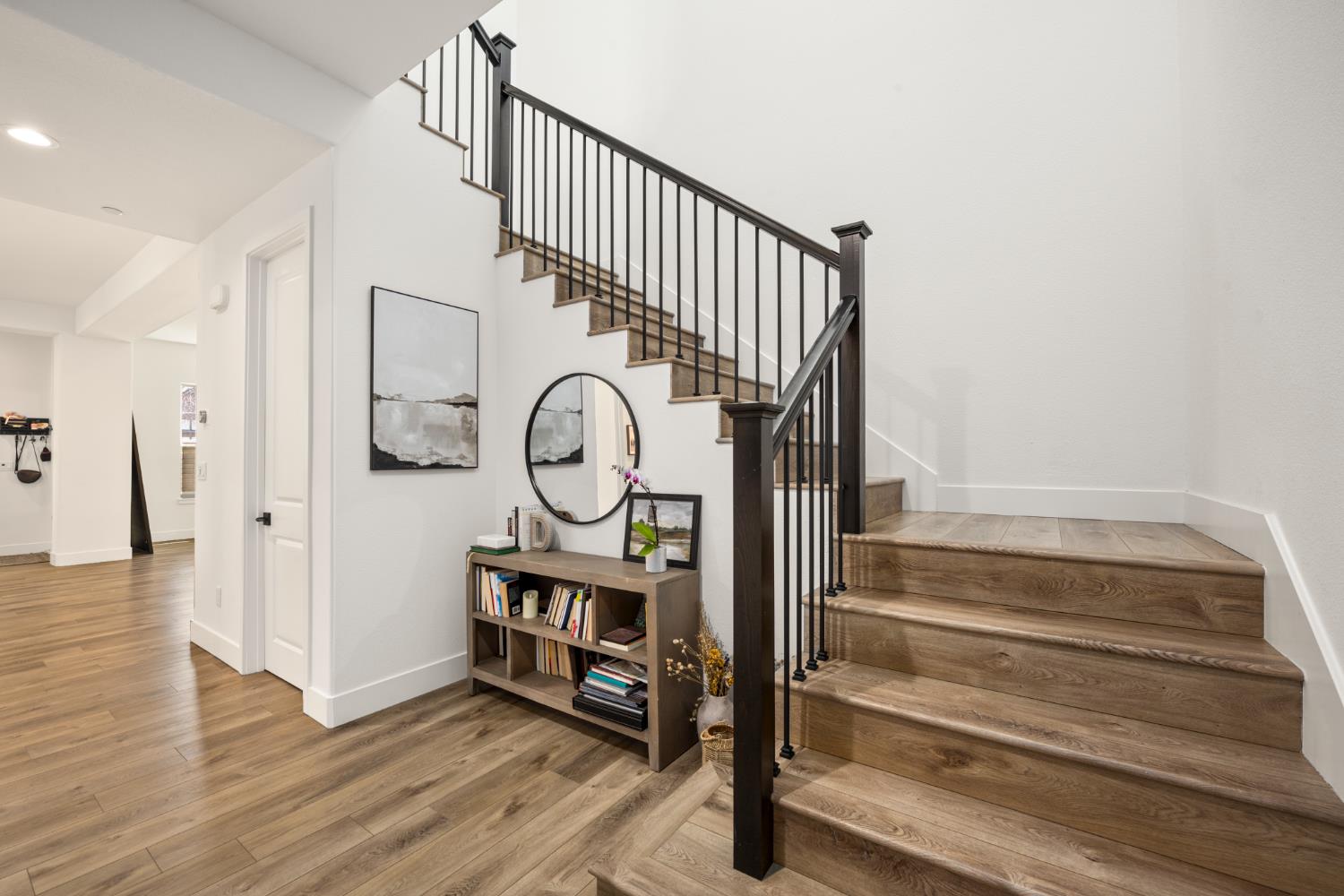 Detail Gallery Image 26 of 45 For 3180 Crocker Dr, Sacramento,  CA 95818 - 4 Beds | 3 Baths