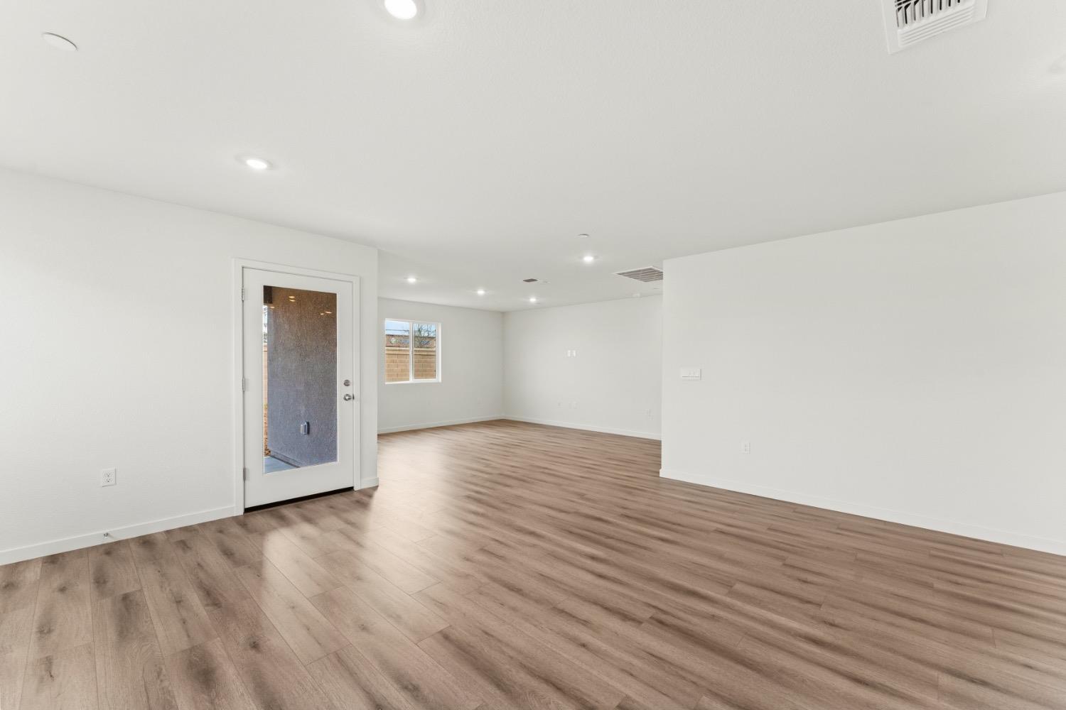 Detail Gallery Image 12 of 35 For 4201 Pittenger Dr, Olivehurst,  CA 95961 - 4 Beds | 2 Baths
