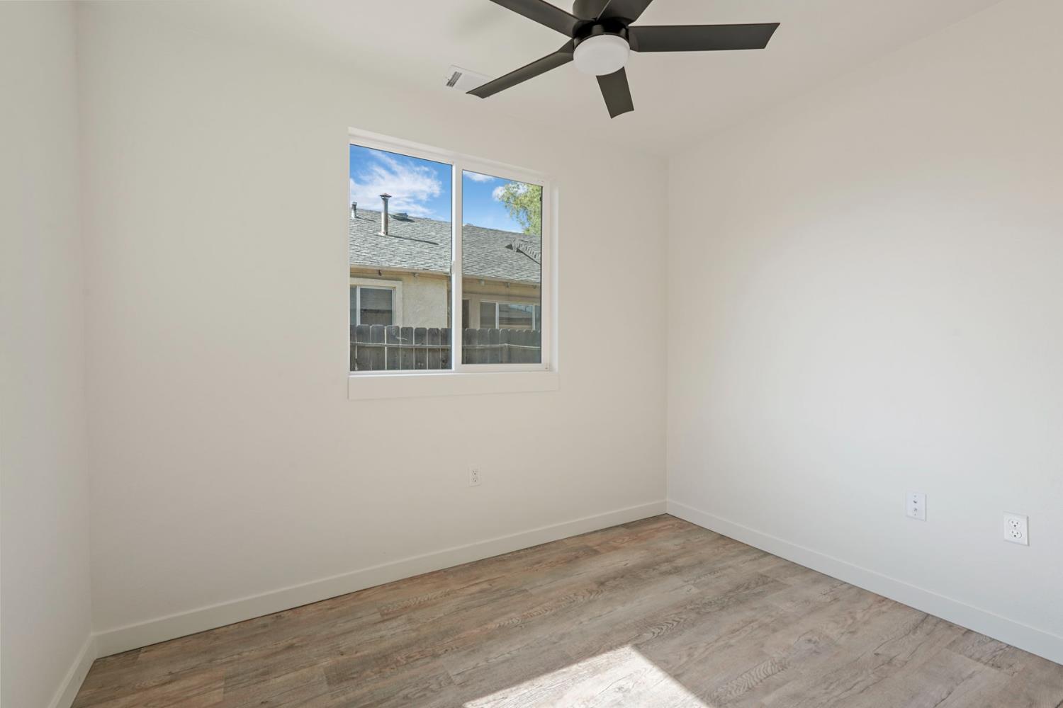Detail Gallery Image 17 of 33 For 1237 S Commerce St, Stockton,  CA 95206 - 3 Beds | 2 Baths