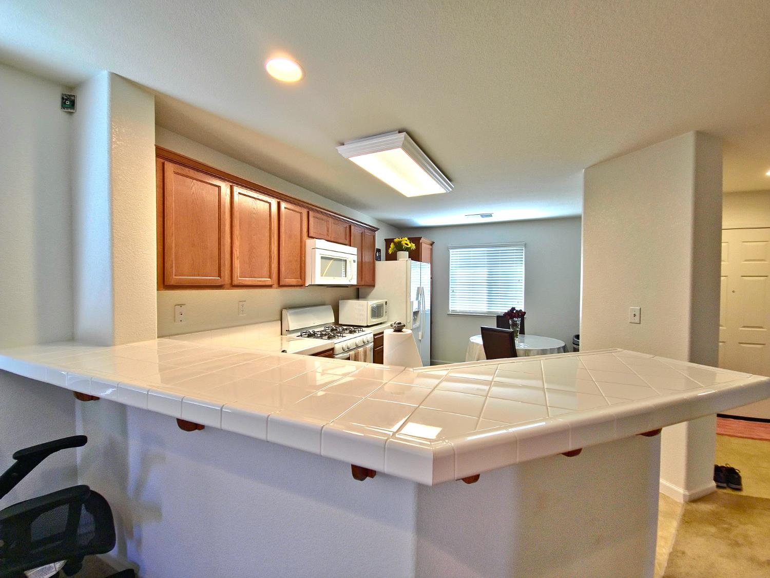 Detail Gallery Image 4 of 18 For 1572 Minories Dr, Olivehurst,  CA 95961 - 3 Beds | 2 Baths