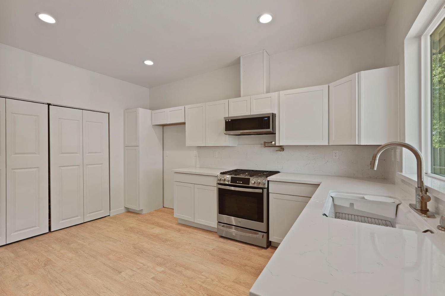 Detail Gallery Image 24 of 33 For 1237 S Commerce St, Stockton,  CA 95206 - 3 Beds | 2 Baths