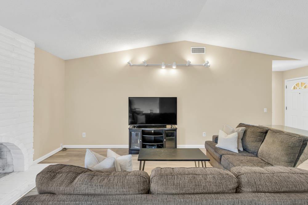 Detail Gallery Image 7 of 55 For 6428 Carmelwood Dr, Citrus Heights,  CA 95621 - 3 Beds | 2 Baths