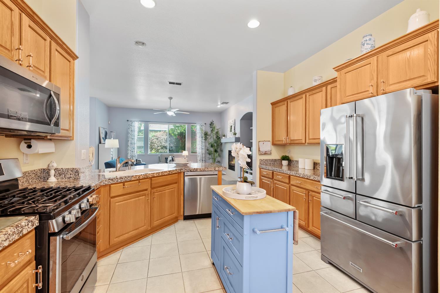 Detail Gallery Image 3 of 65 For 9501 Misty Cove Ln, Elk Grove,  CA 95758 - 2 Beds | 2 Baths