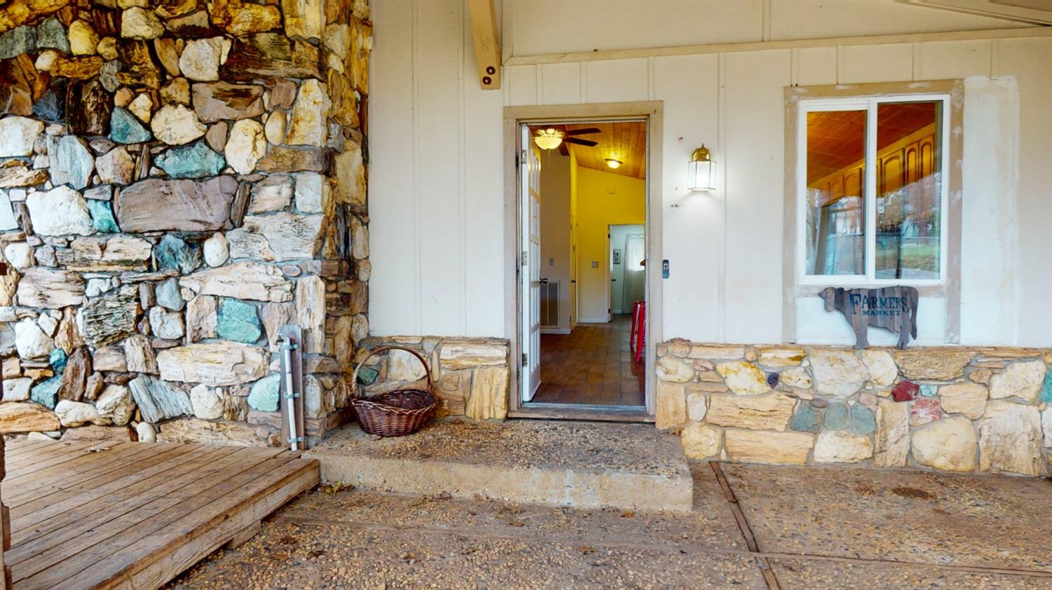 Detail Gallery Image 3 of 25 For 10128 Mills Rd, Grass Valley,  CA 95945 - 2 Beds | 2 Baths