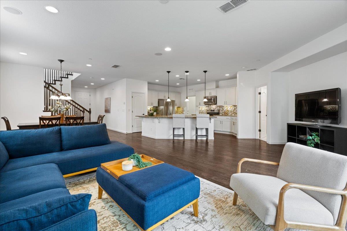 Detail Gallery Image 13 of 40 For 4065 Shorthorn Way, Roseville,  CA 95747 - 4 Beds | 3/1 Baths