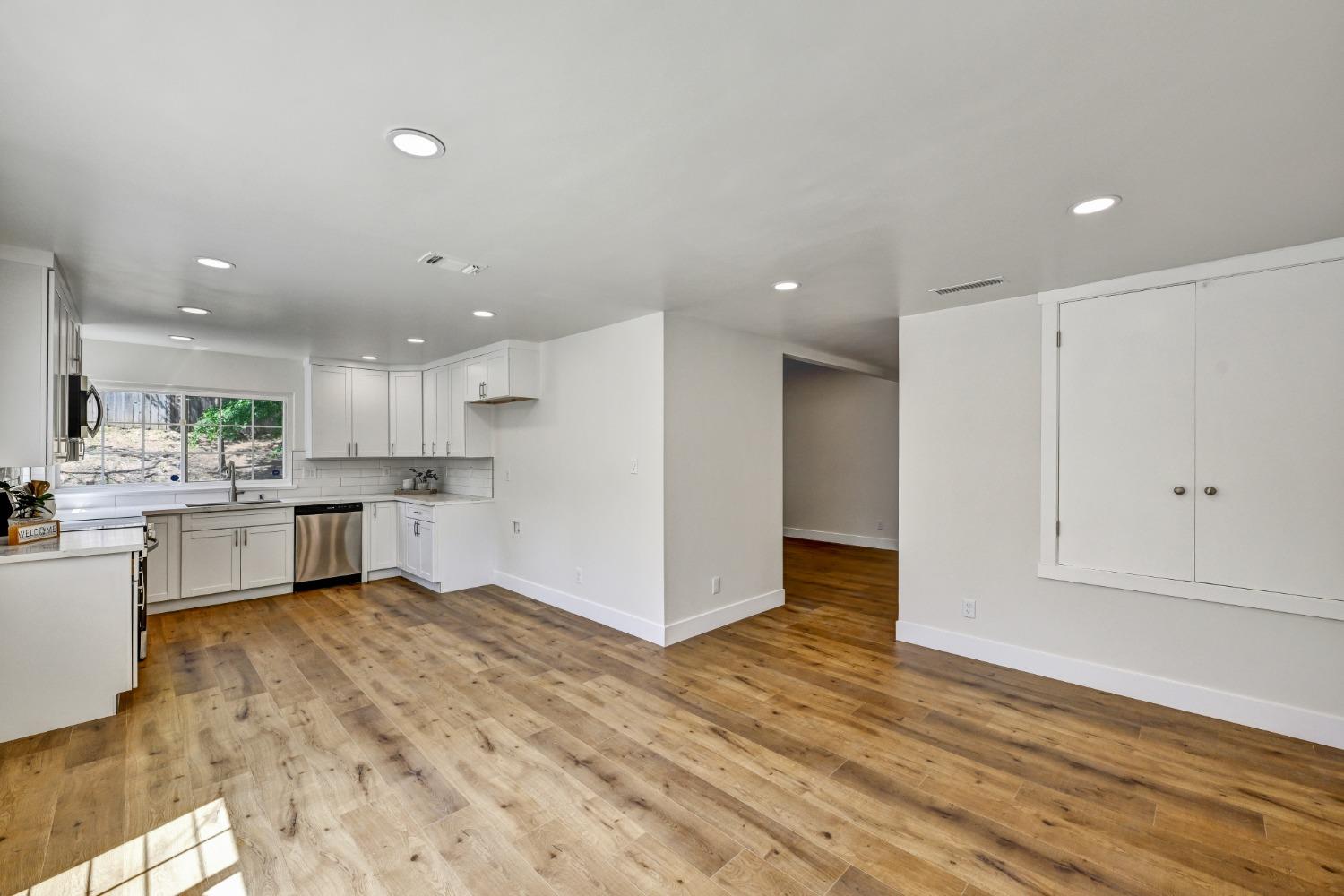 Detail Gallery Image 11 of 34 For 6300 Tanbark Ct, Citrus Heights,  CA 95621 - 3 Beds | 2 Baths