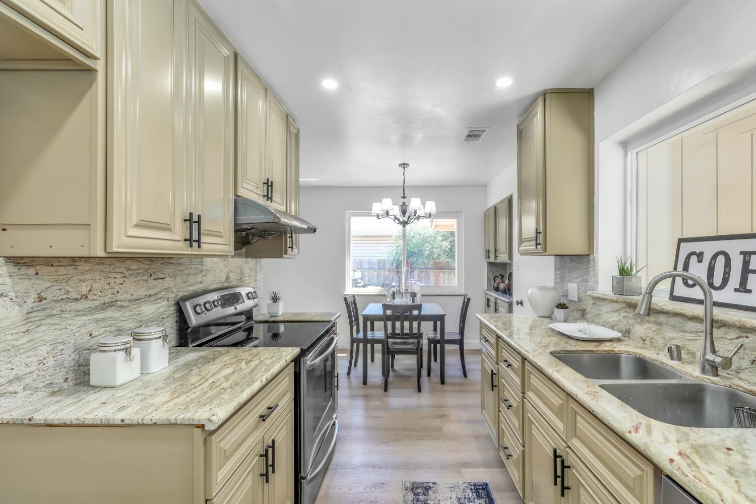 Detail Gallery Image 6 of 40 For 5705 Rickey Drive, Sacramento,  CA 95822 - 3 Beds | 2 Baths