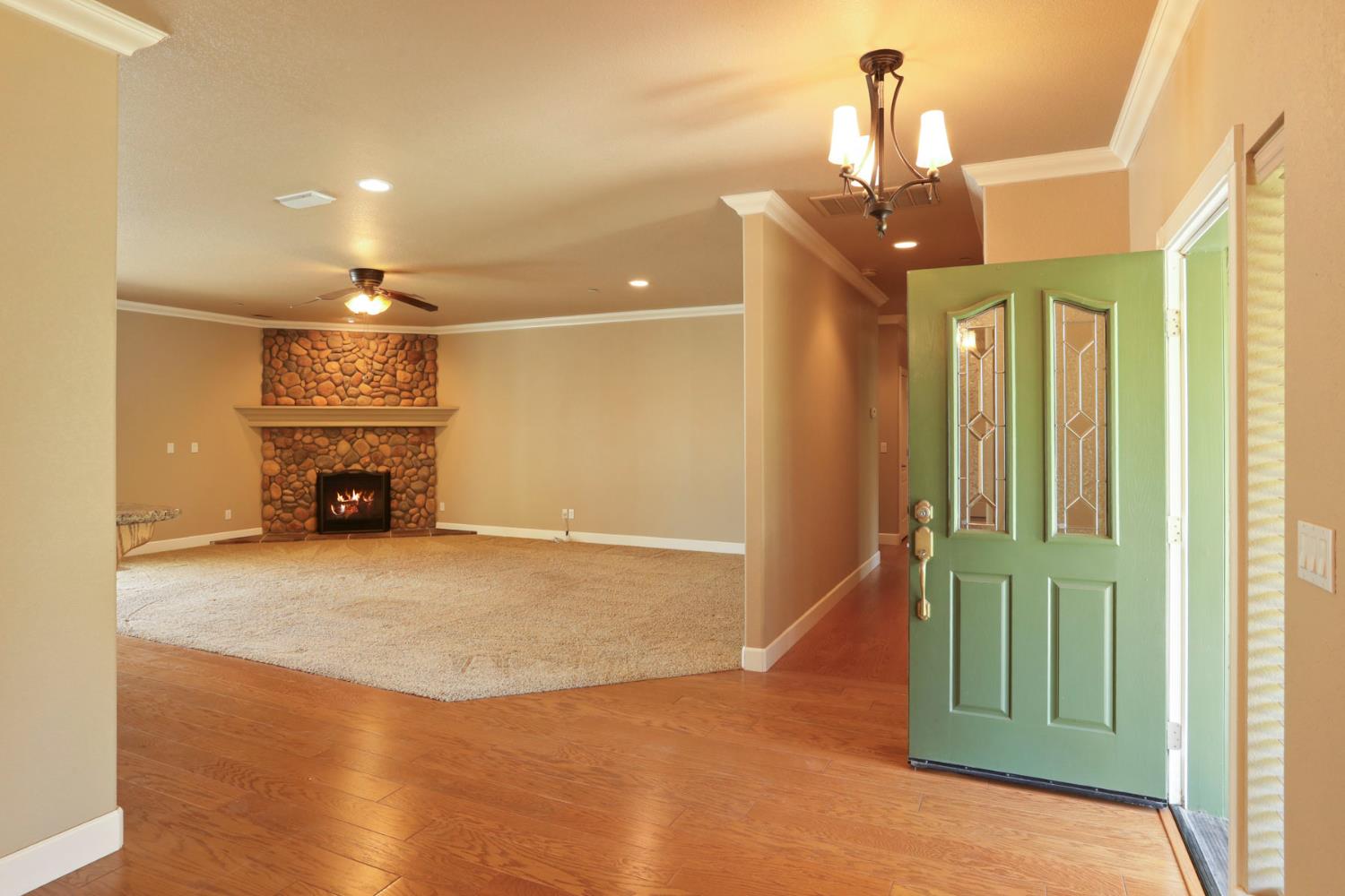 Detail Gallery Image 9 of 74 For 13703 Christensen Rd, Galt,  CA 95632 - 4 Beds | 2/1 Baths