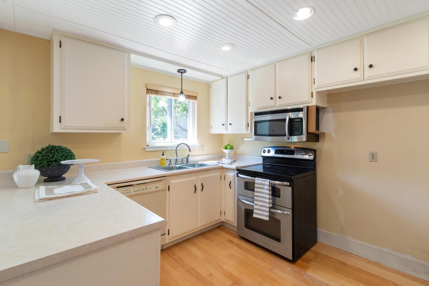 Detail Gallery Image 20 of 48 For 815 Commons Dr, Sacramento,  CA 95825 - 2 Beds | 2 Baths