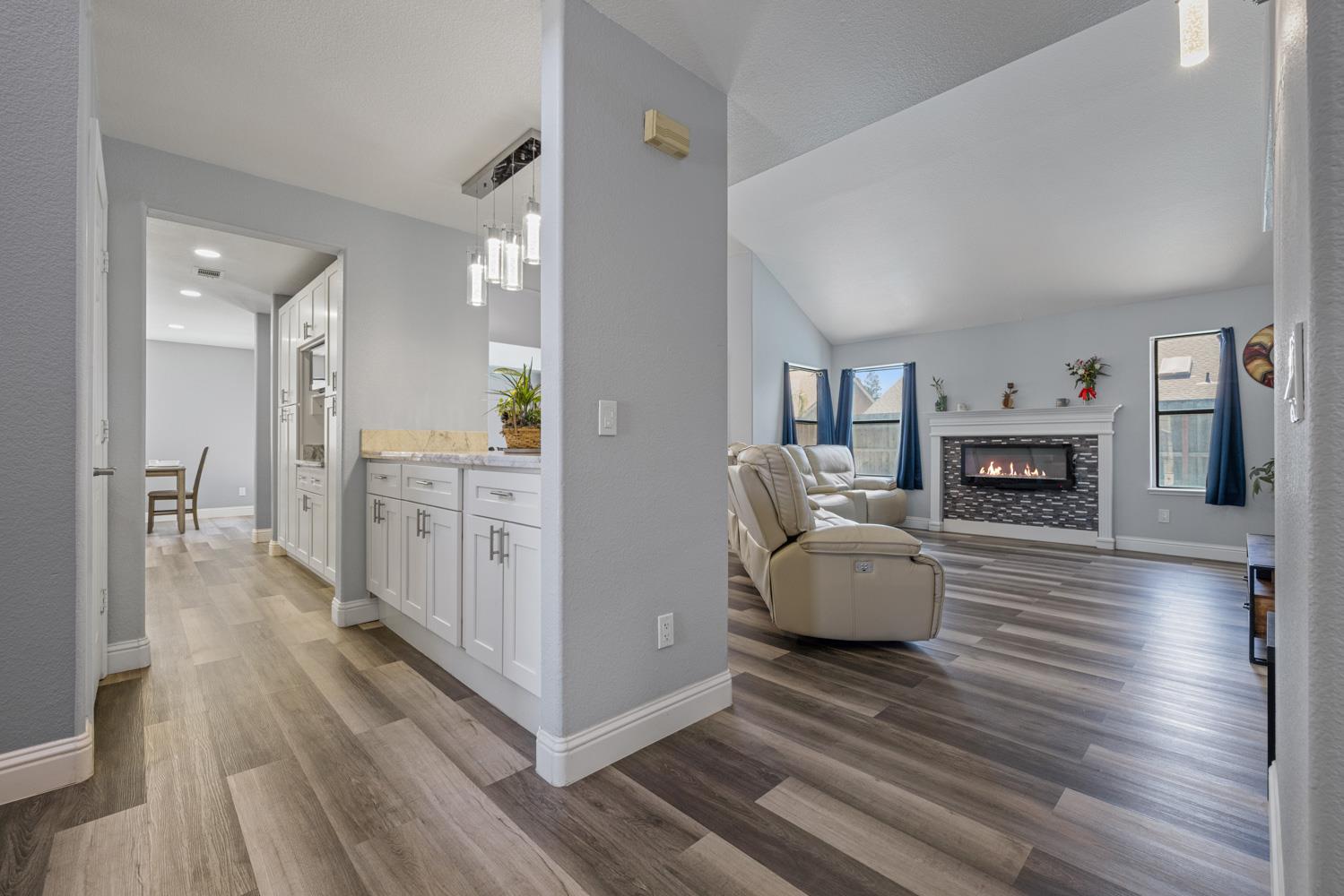 Detail Gallery Image 4 of 44 For 1184 Wood Duck Ct, Manteca,  CA 95337 - 4 Beds | 3 Baths