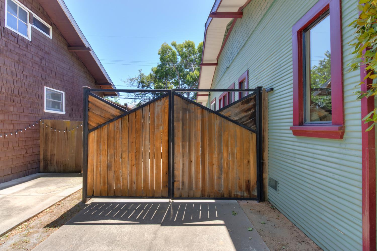 Detail Gallery Image 51 of 53 For 4860 U St, Sacramento,  CA 95817 - 3 Beds | 2 Baths